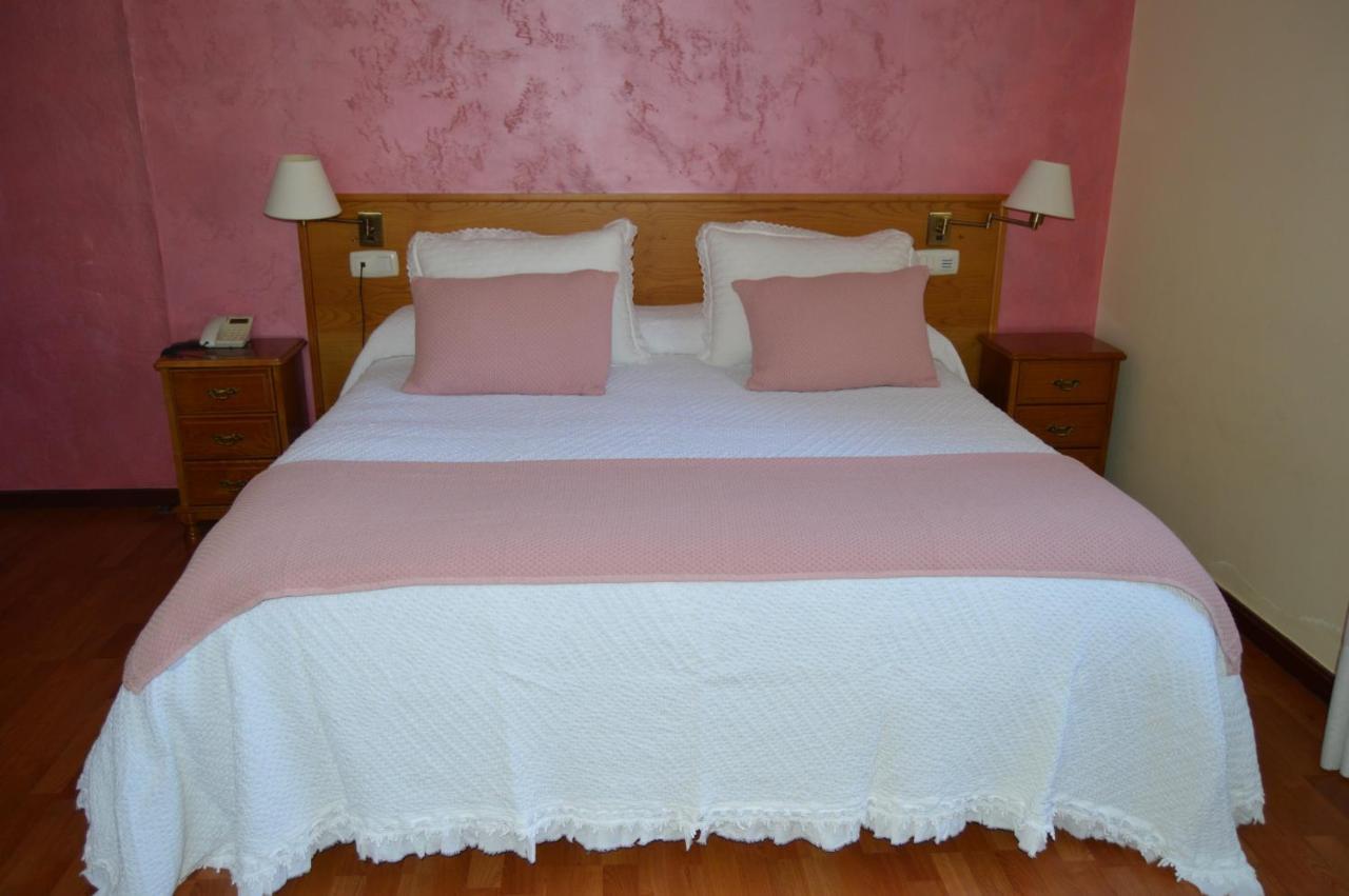 Hotel Restaurante Val Antas de Ulla Extérieur photo